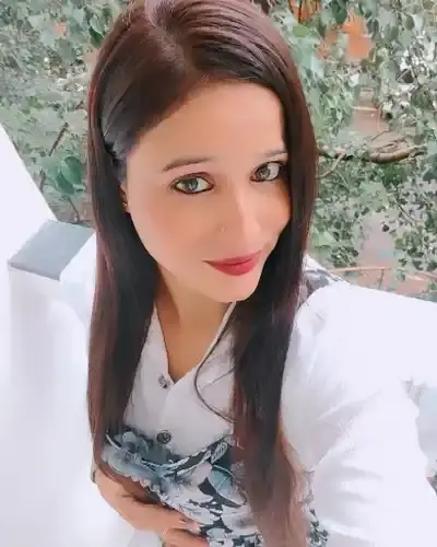 Call Girls in Teen Hath Naka